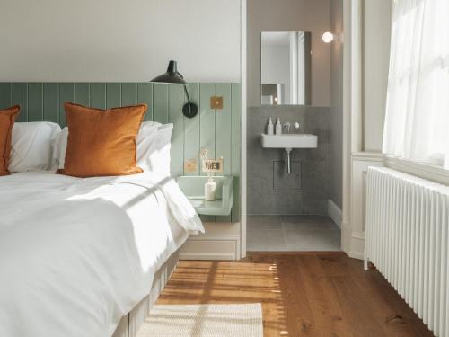 Tamworth Hotel | Constantine House