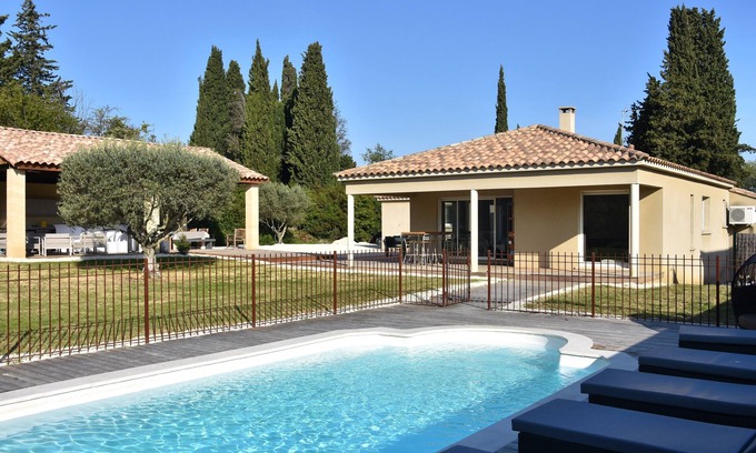 Arpaillargues-et-Aureillac Villa | Contemporary prestige villa for 10 people with air conditioning and heated swimming pool