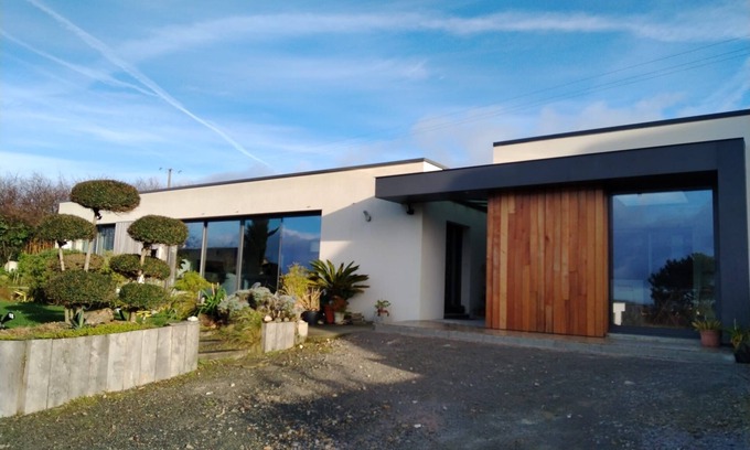 Saint-Jean-de-la-Riviere House | Contemporary house