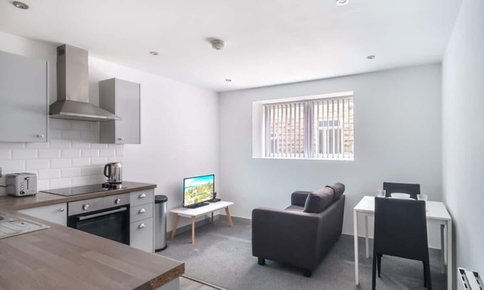 Blackburn Apartment | Contemporary 1BED Apartment in Central Blackburn