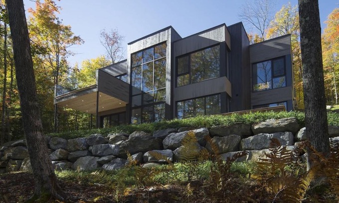 Potton Villa | Contemporary and luxurious property on Lake Memphremagog