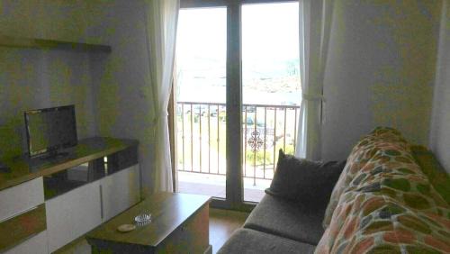 Palmeira Apartment | Contemporary Apartment in Riveira + Sea View