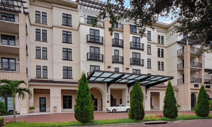 Winter Park Hotel | Contemporary Award Winning Hotel w/Rooftop Close to Parks & Rollins College