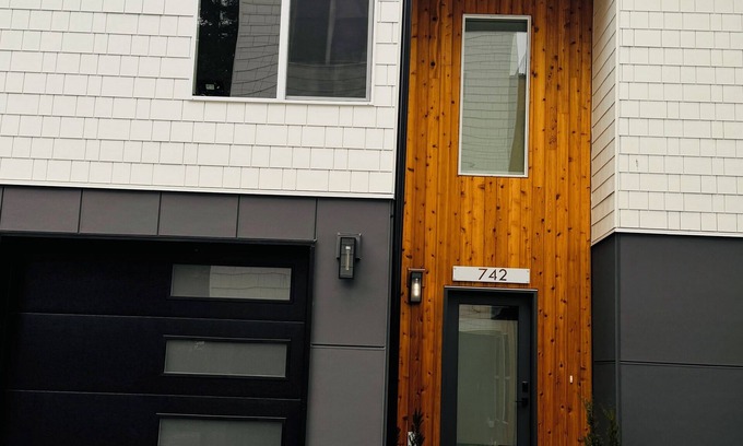 Greenwood House | Contemporary brand new 2-bedroom house in Greenwood area, Seattle with WiFi, AC