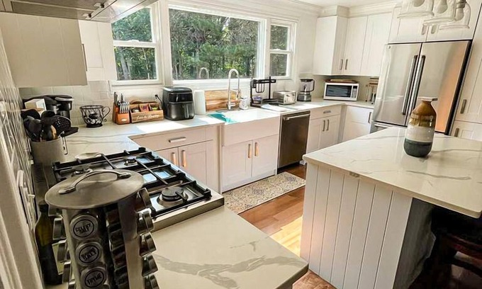 North Eastham House | Contemporary Cape Getaway: Perfect Beachside Vacation for 10!