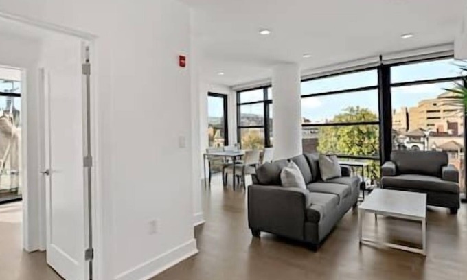 Le Droit Park Bed & Breakfast | Contemporary | Downtown | Views | Luxury