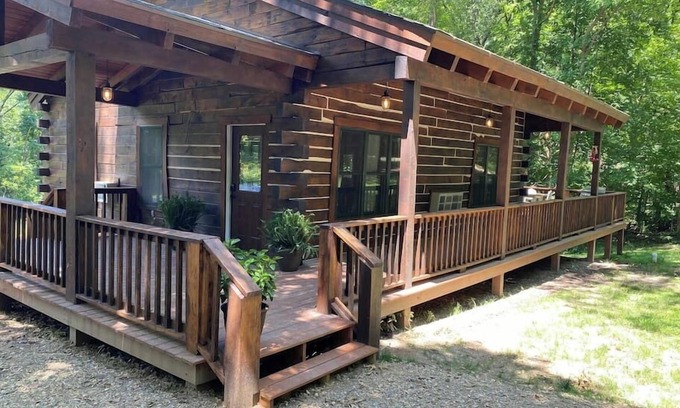 Anna Cabin | Contemporary Glamping with Native American Appeal!
