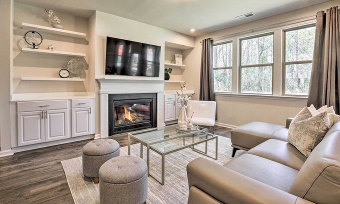 Lawrenceville House | Contemporary Home w/ Yard - 27 Mi to Atlanta!