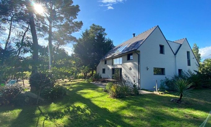 Carnac House | Contemporary house and its landscaped garden in Carnac