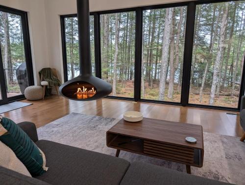 Lakeville House | Contemporary Lakehouse in Lakeville