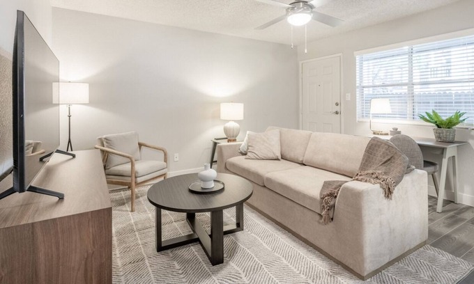 North Mountain Apartment | Contemporary large 1BR, in unit Washer/Dryer, FREE parking with all amenities!