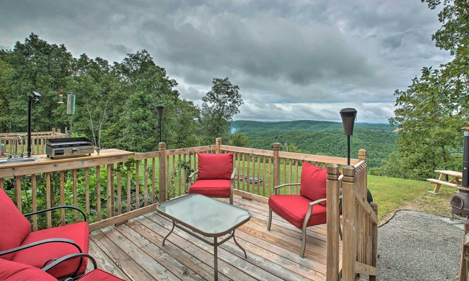 Hot Springs Cabin | Contemporary Mountaintop Cabin: 6 Mi to Nat’l Park
