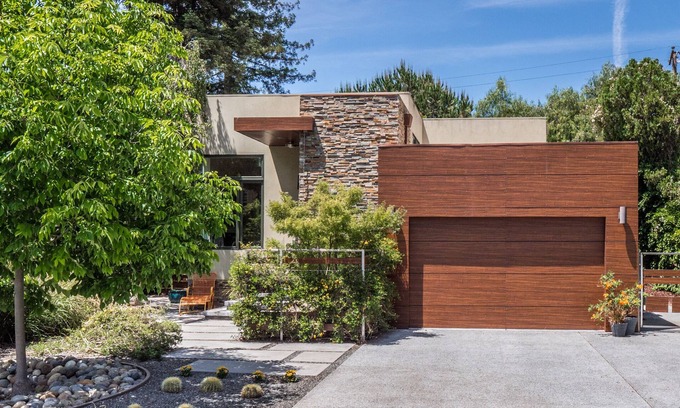 Palo Alto House | Contemporary Palo Alto Home Convenient to Silicon Valley