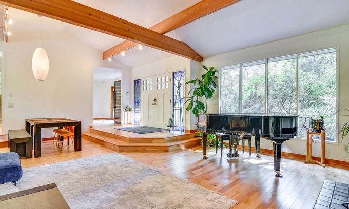 Sylvan-Highlands House | Contemporary Portland Retreat w/Forest Views