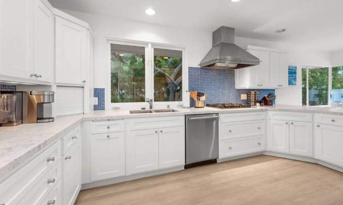 Hollywood Hills West House | Contemporary Private Oasis