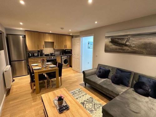 West Wick Apartment | Contemporary, Stylish Apartment in Weston