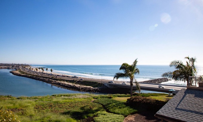Carlsbad House | Contemporary Tamarack Getaway: Ocean Views & Spa!