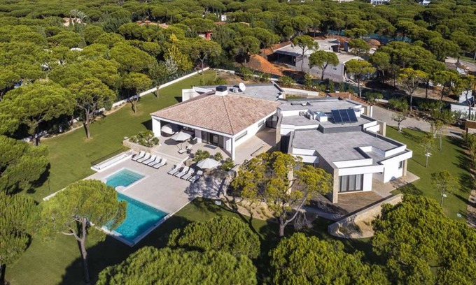 Vilamoura Villa | Contemporary Vilamoura Villa | Stunning Open Plan Design | Villa Azure Elegance.