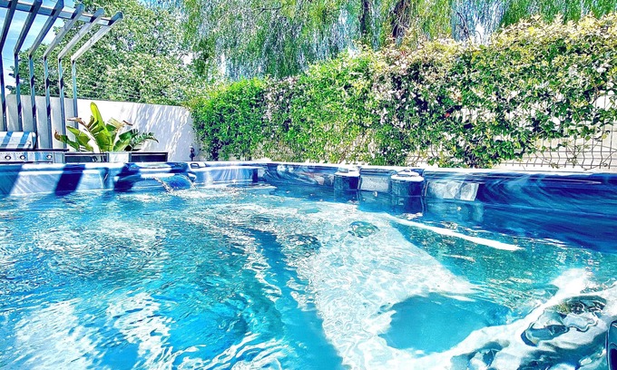 Sollies Pont House | Contemporary villa with SPA 15 minutes from the beach