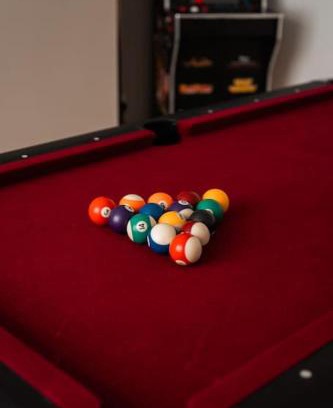 Enfield Highway House | Contractor-Friendly 3-Bed, Games Room, Pool Table!