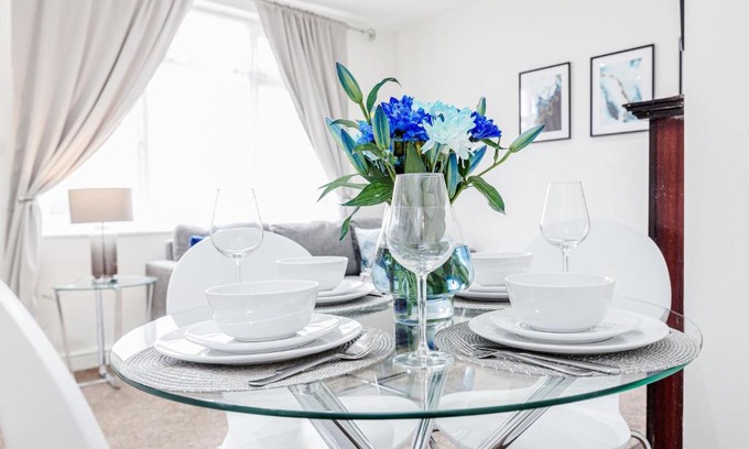 South Ockendon House | *CONTRACTOR *VACATION HOME* -THURROCK OCKENDON