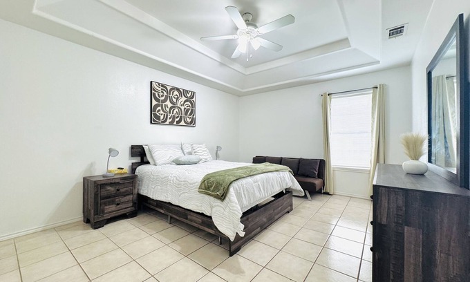 Edinburg Apartment | Contraste the UTRGV Retreat