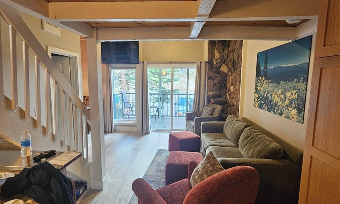 Tahoe Village Condo | Convenient 1-bedroom condo near ski resort and trails