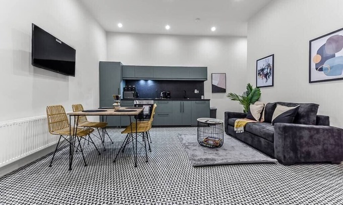 Seven Sisters Apartment | Convenient 2BR 2BA | near Tube Station