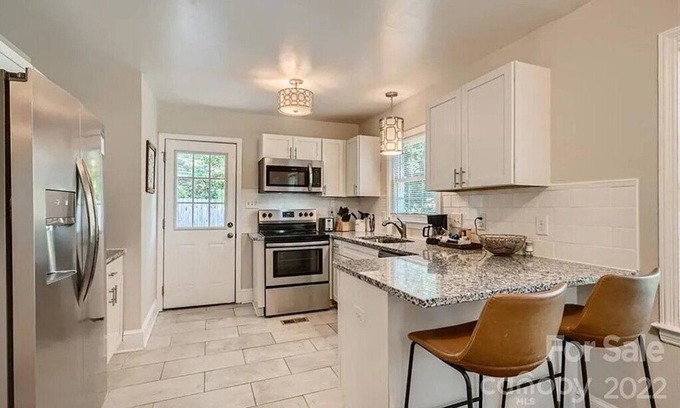 Madison Park House | Convenient Charlotte Comfort