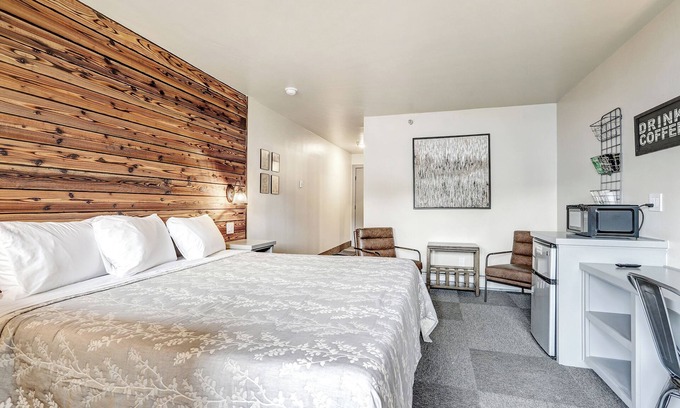 Angel Fire Hotel | Convenient Location | Elk Horn Lodge 302
