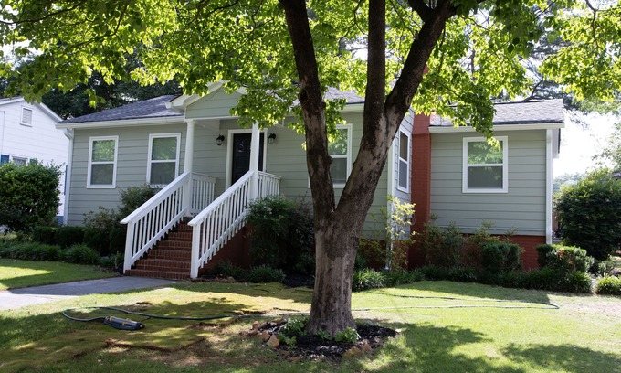 Cartersville House | Convenient to everything!