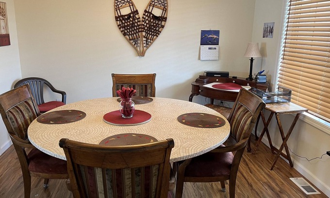 Coeur d'Alene House | Conveniently located, peaceful Hayden home