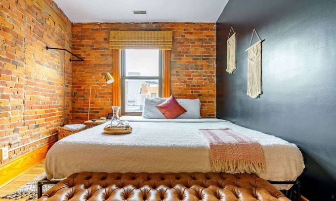Weinland Park Apartment | Convention - King Bed - Free Parking - Short North