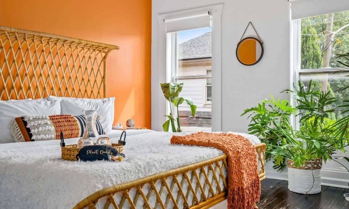 Italian Village House | Convention - Parking Free - Short North - King Bed