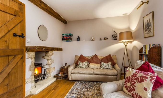 Chipping Campden Apartment | Converted Stable Barn sleeping 6 people in 3 bedrooms.