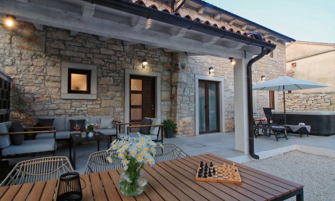 Svetvincenat Villa | Cool traditional villa in Central Istria with jacuzzi