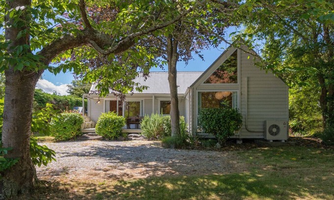 Taupo Cottage | Copper Beech Cottage - Wharewaka Holiday Home