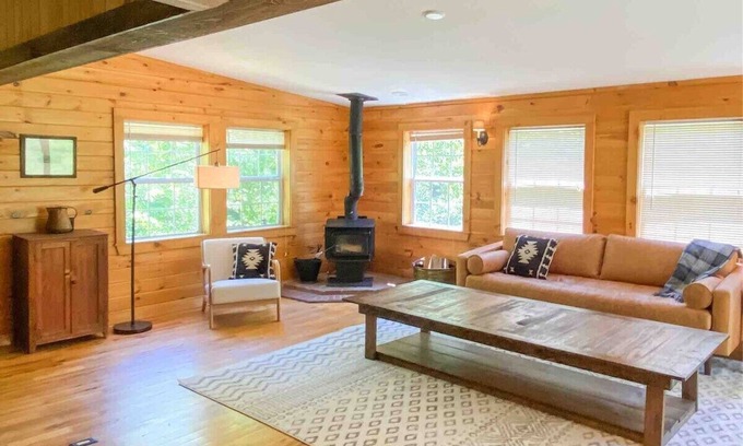 Hartland Four Corners Cabin | Copper Hill House - VT getaway near Ludlow & Okemo