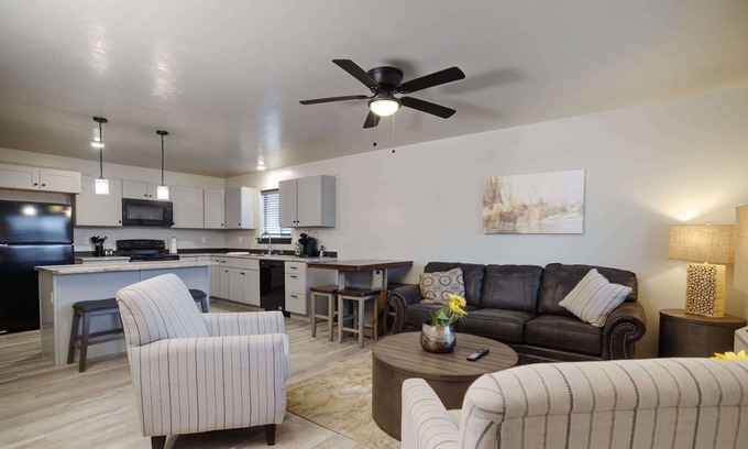Butte House | Copper King Extended Stay Collection - Double Bed Room