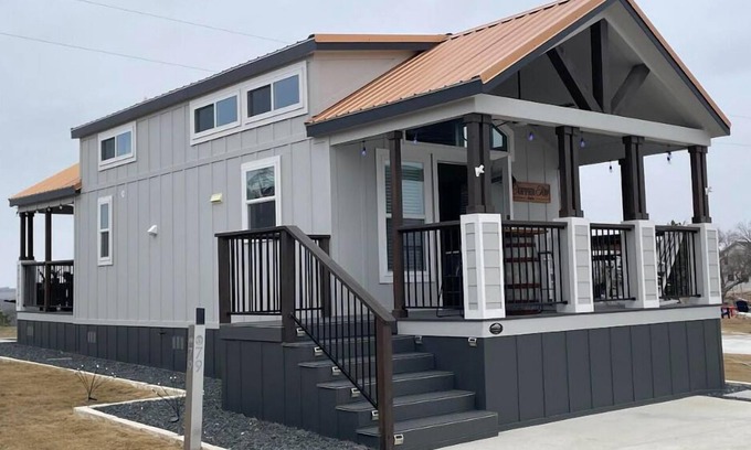 Fredericksburg Cottage | Copper Top - 079