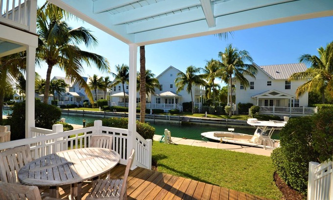 Coral Lagoon House | Coral Lagoon 3 bed/2.5 bath Pet Friendly Villa