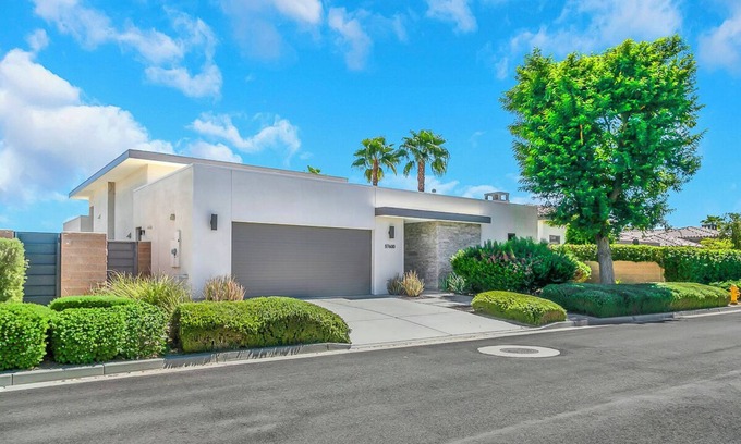 La Quinta House | 'Coral Sunrise' Pool & Spa 3BR/3.5BA Desert Home