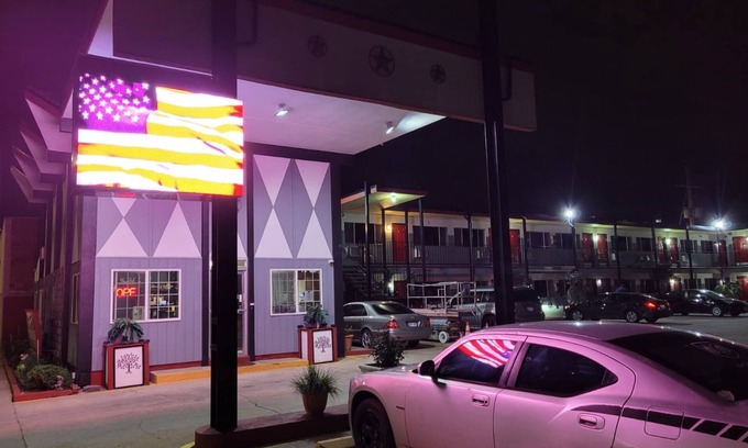 Hutchinson Hotel | Coratel Inn & Suites by Jasper Hutchinson