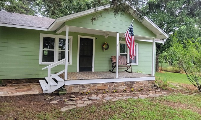 Paris Cottage | Corley Cottage a Quiet cottage in the woods
