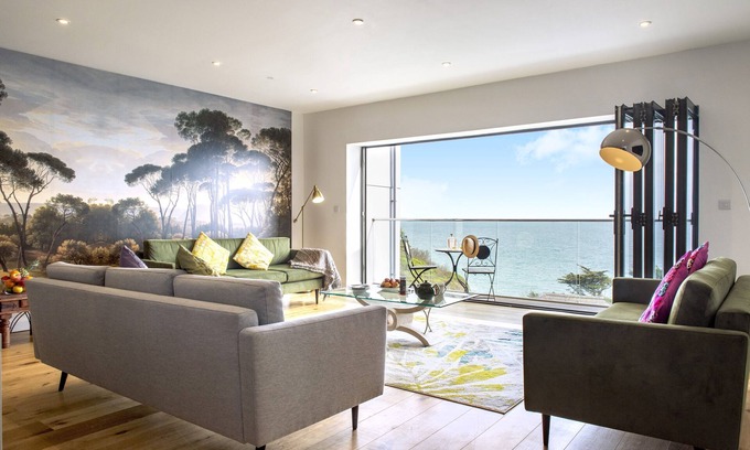 Portwrinkle House | Cormorant - Beachside House with Terrace Hot Tub & Stunning Views