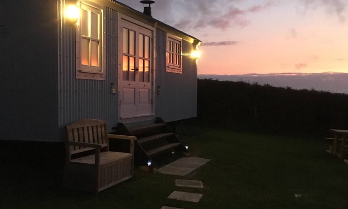 Bude Cabin | Cornakey Farm Luxury Shepherds Hut and Hot Tub