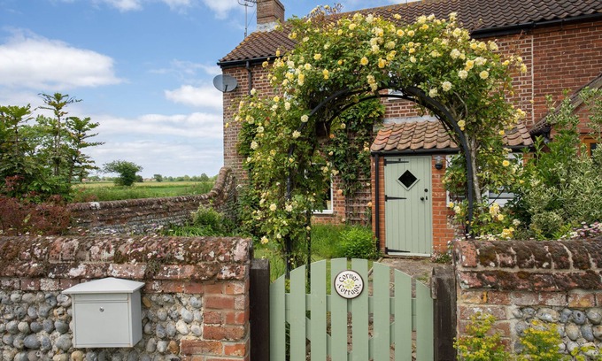 Irstead Cottage | Corner Cottage | East Ruston Cottages. Happisburgh, Norfolk