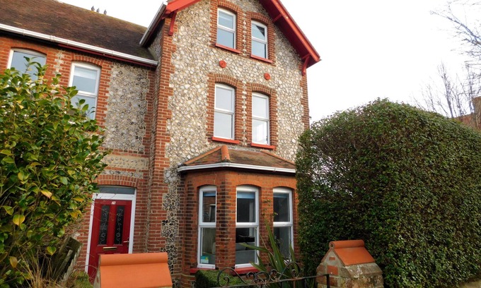 Sheringham House | Corner House - a house that sleeps 8 guests in 4 bedrooms