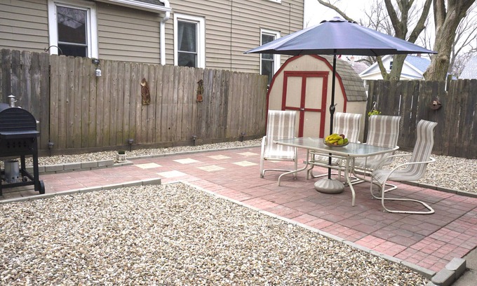 Cedar Rapids House | CORNER OF CALM IN THE ♥ OF CEDAR RAPIDS!