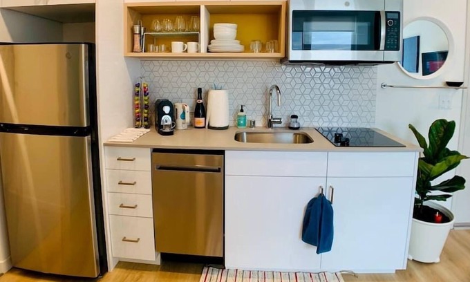 Roosevelt Apartment | Corner unit studio with natural light and premium amenities for a very comfortable quick stay.